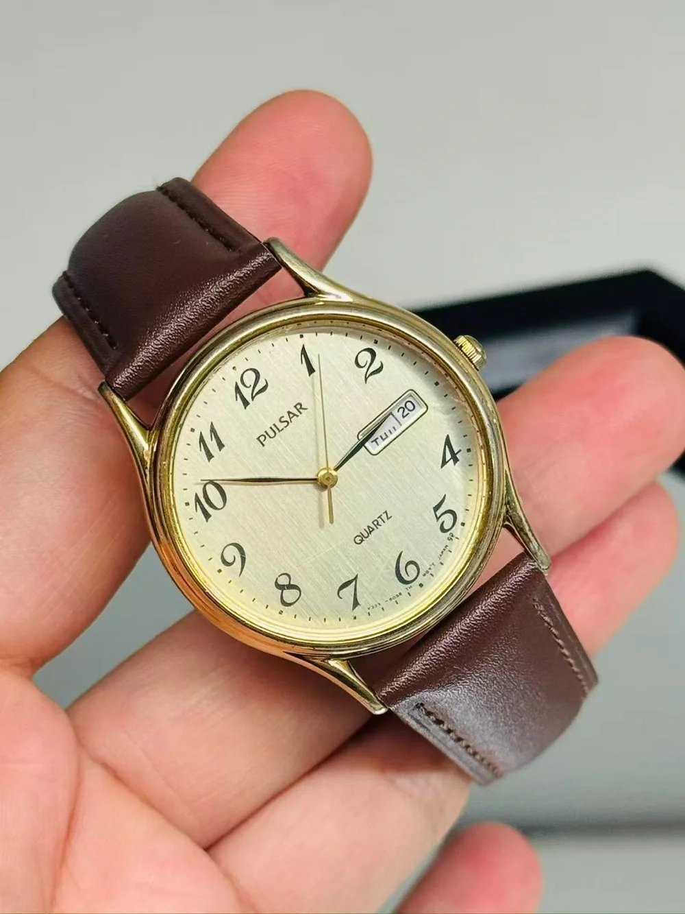 Vintage Pulsar Men’s Quartz Watch Gold Tone 31mm Day Date New Battery Runs